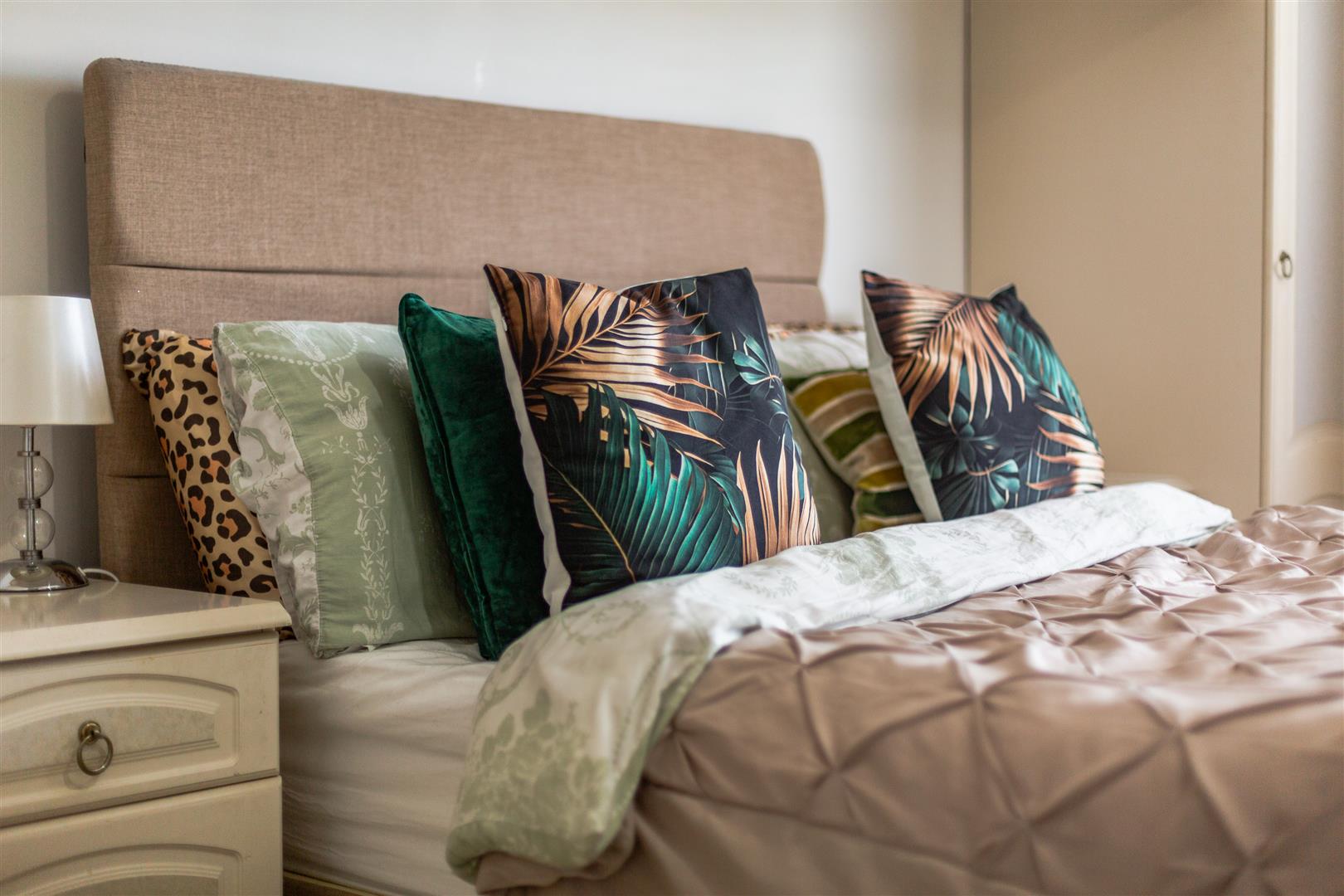 Parklands View, Sketty, Swansea, SA2 8LT